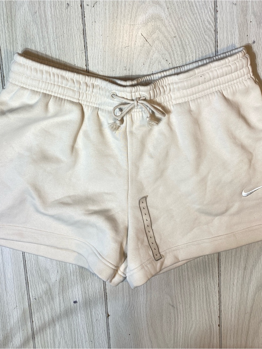 Nike Sportswear Club Fleece Women's Mid-Rise Shorts Cream Small New!